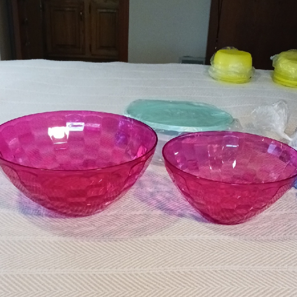 Tupperware Pink Serving Bowl
